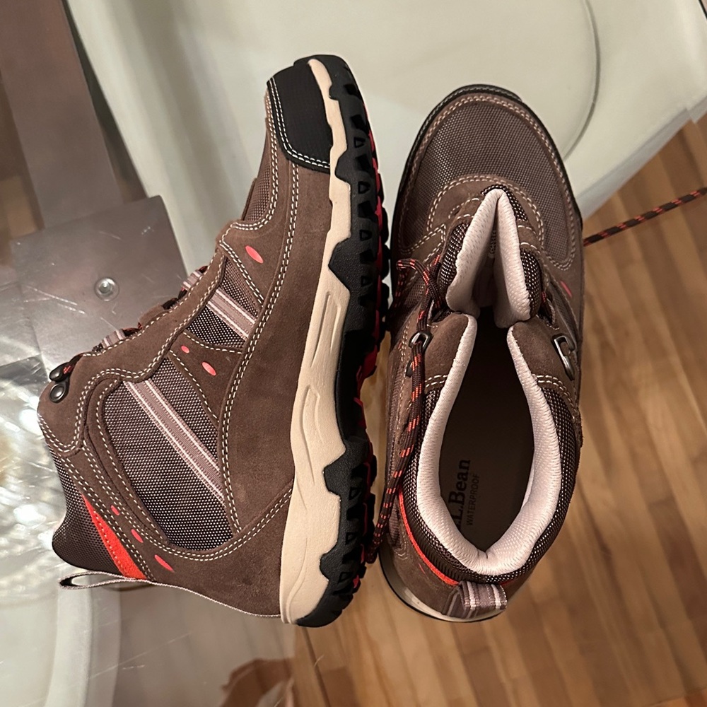L.L. Bean hiking boots - Picture 4 of 5